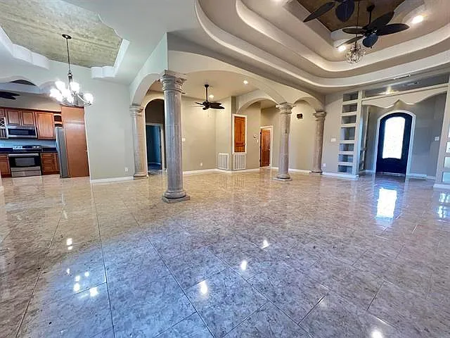 Building Photo - 6030 Queens Ct