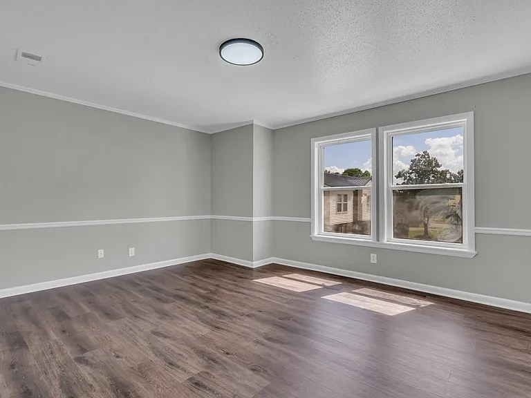 400 Forrest Blvd #9 — Photo 13