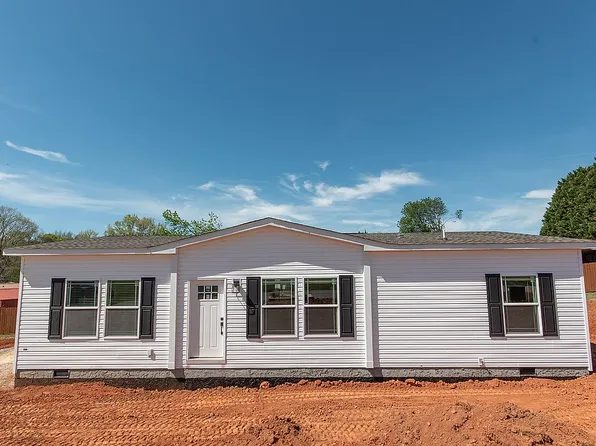375 N Topaz St, Franklin, NC 28734