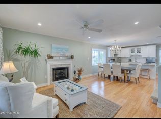 927 Riptide Ln, Carolina Beach, NC 28428