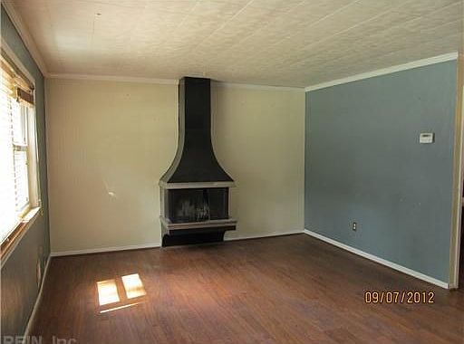 4th image of 4928 Floral St