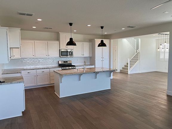 5th image of 1305 Larkspur Dr