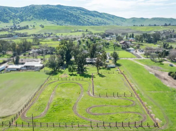 2647 Terrace Ave, Sanger, CA 93657