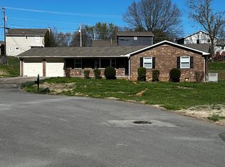 2504 Fenwick Ln, Powell, TN 37849