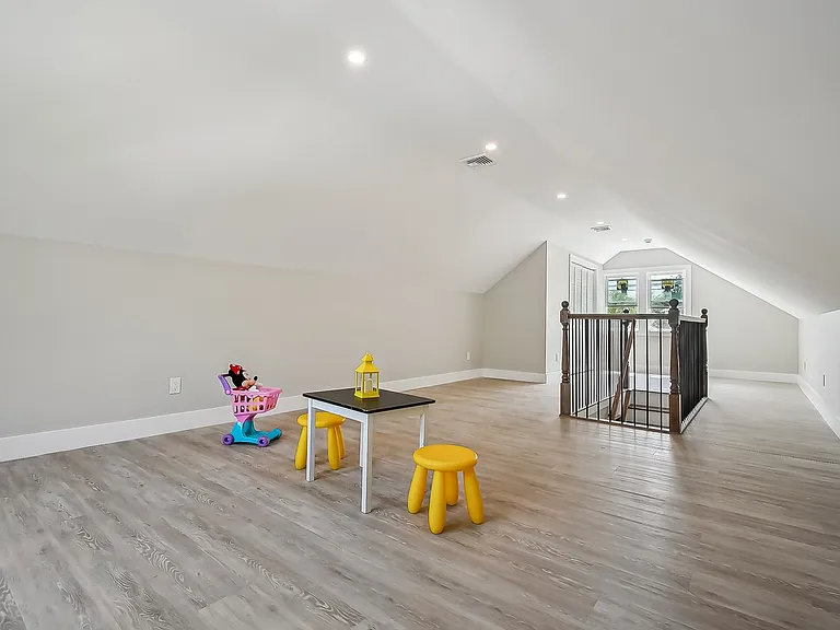 223 Victor St — Photo 20