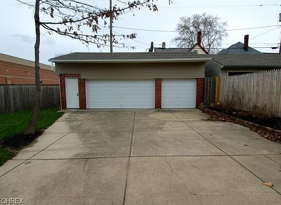 3rd image of 1425 Grace Ave