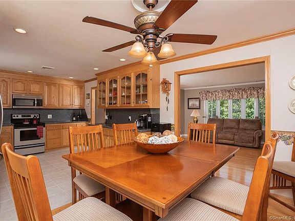 5th image of 21 Meadowland Dr