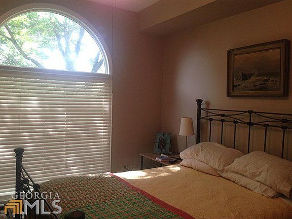 2nd image of 833 Woods Hole Cir