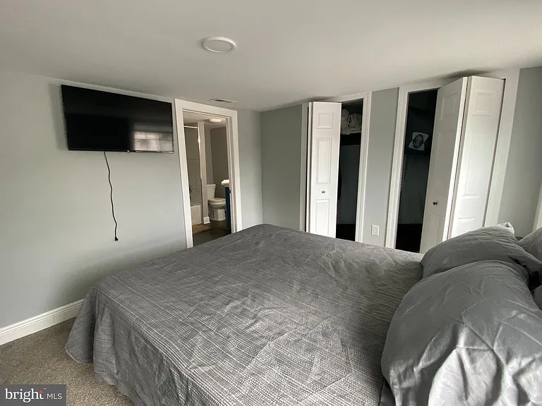 522 W King St — Photo 33
