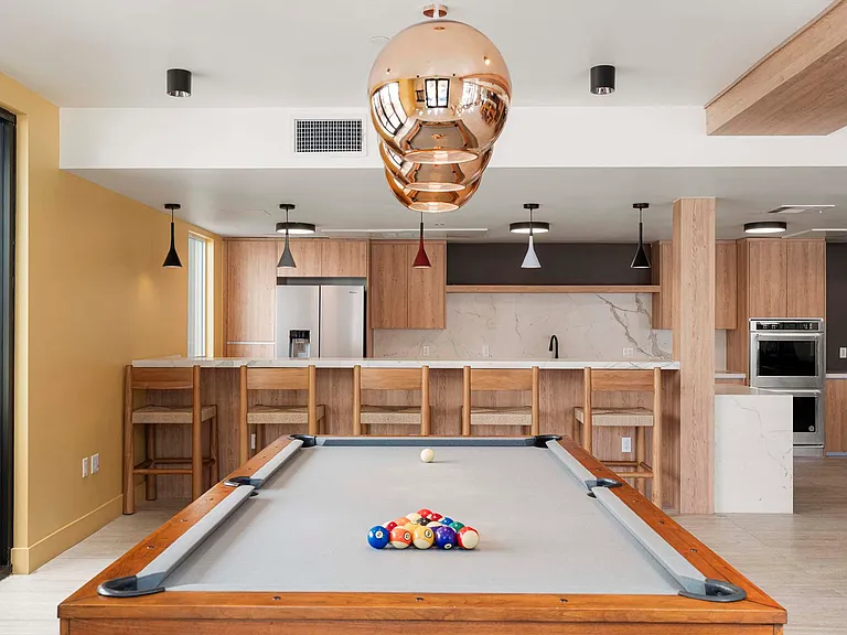 Eddy Redondo Residences — Photo 5