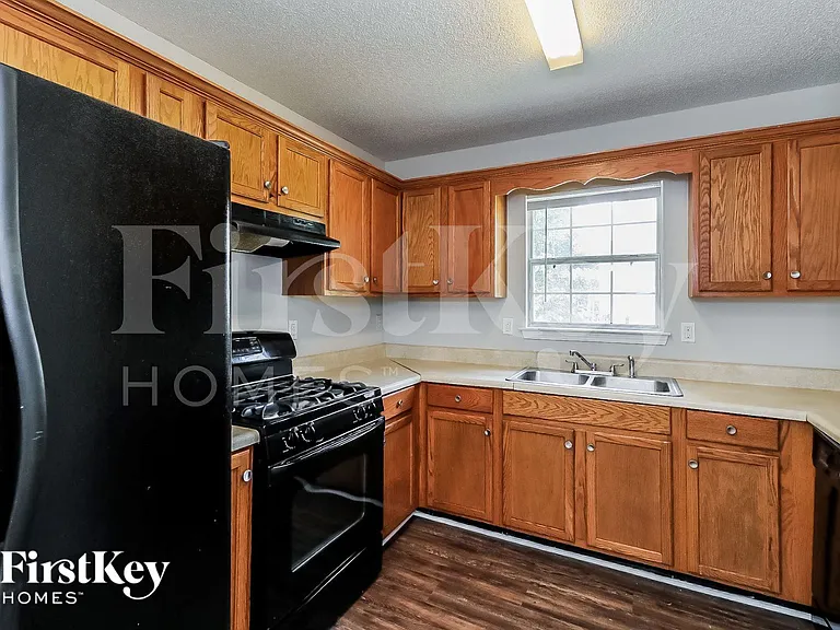 7795 Poppy Dr — Photo 5