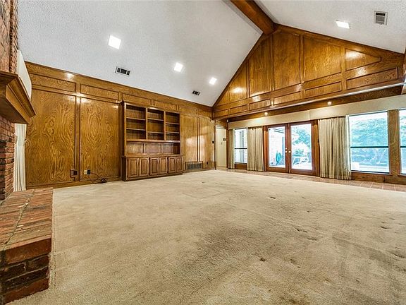 3rd image of 2105 Winding Hollow Ln