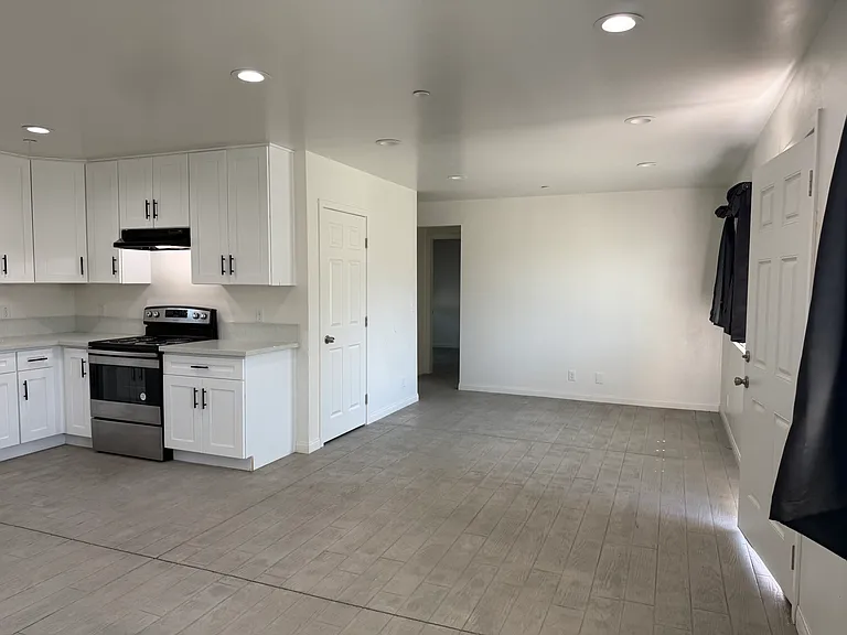 317 W Church Ave #A — Photo 6