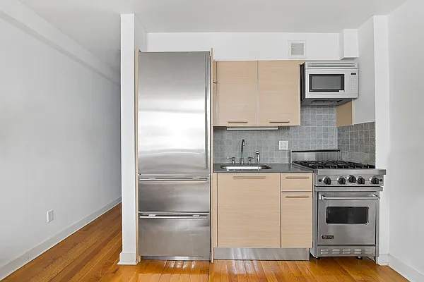 L’Appartement AMERICANA N/S Fooded P/O 215 West 90th Street #5A in Upper West Side, Manhattan