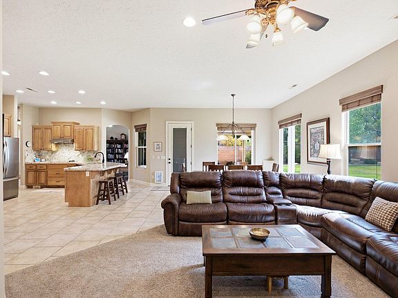 5th image of 2476 E Meadow Mist Way