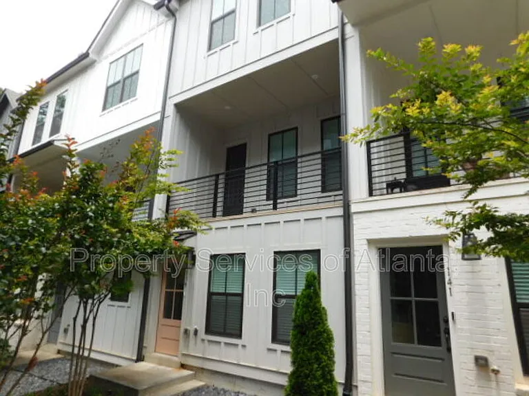 139 Pacer Pl — Photo 3