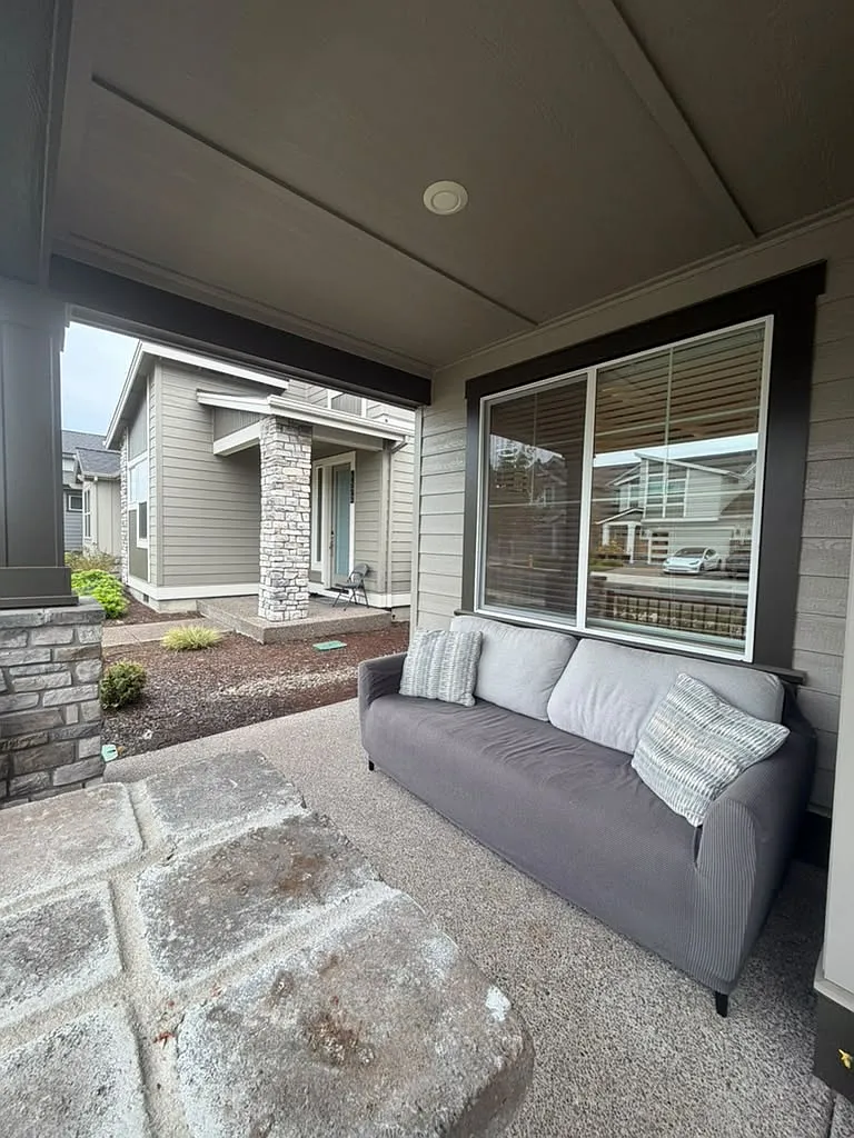3 bed, 2.5 bath, 2010 sqft, $3,300 — Photo 3