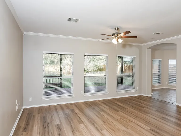 9202 Hilltop Crossing Dr — Photo 4