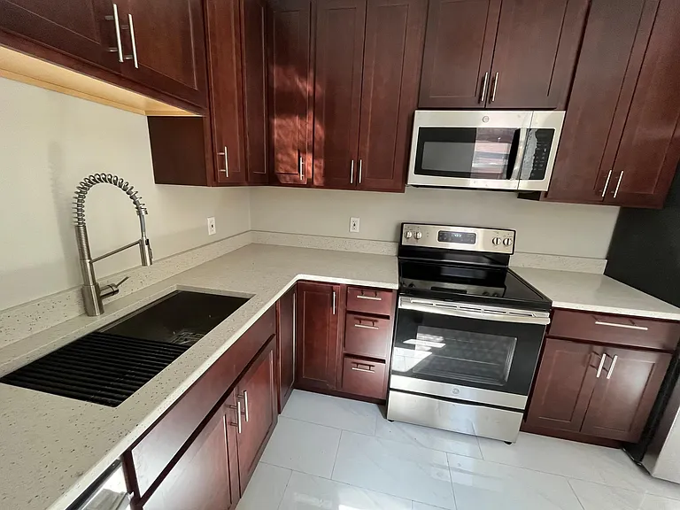 840 Lincoln Ave #2 — Photo 3