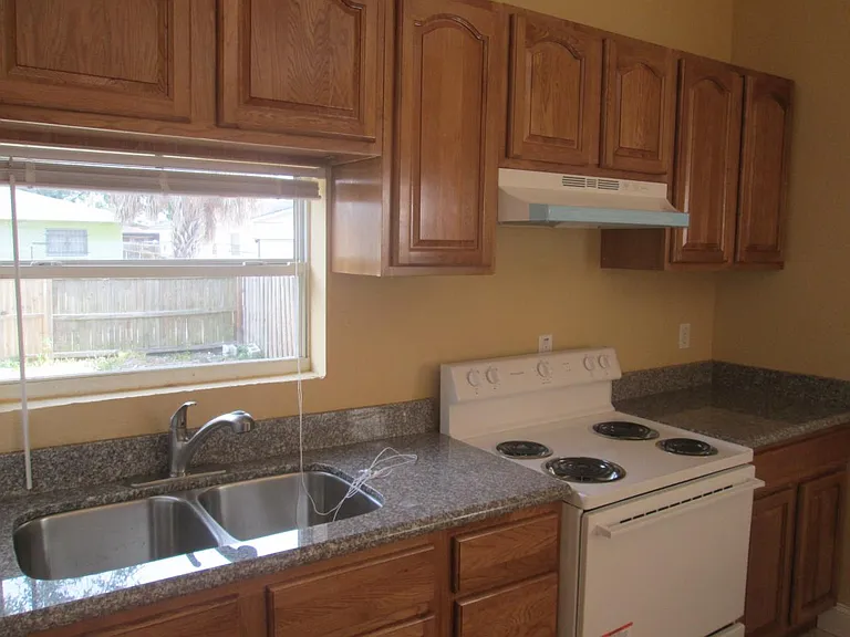 2105 W Nassau St #A — Photo 9