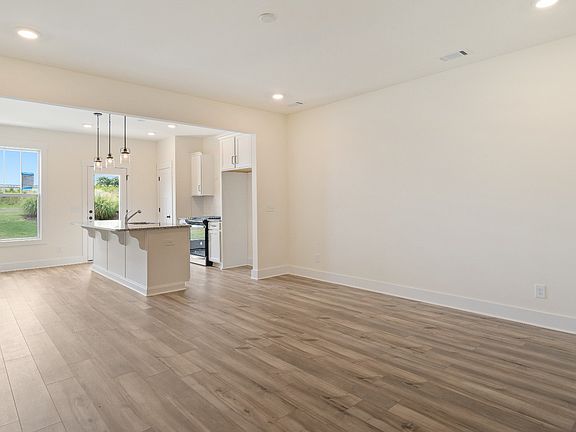 4th image of 153 Shallons Dr