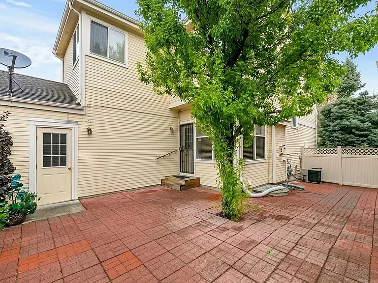 6347 Utica Ct — Photo 16