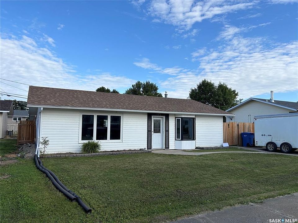 1st image of 114 Saskatchewan CRESCENT