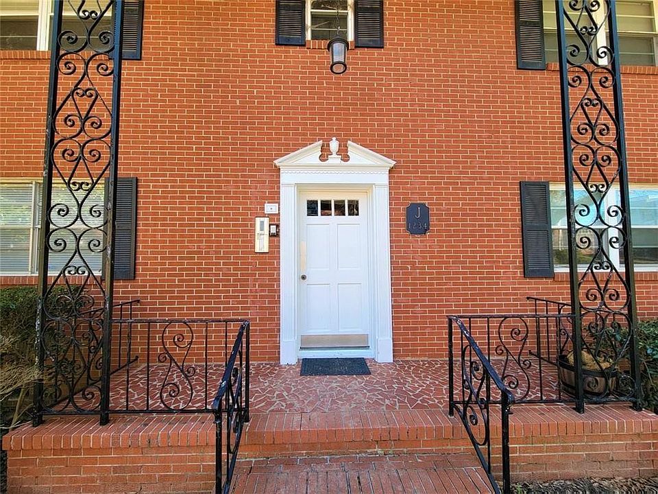 2nd image of 3660 Peachtree Rd NE Unit J3-1