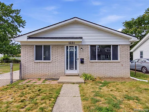 1221 E Granet Ave Photo 1
