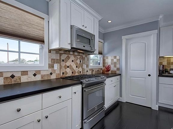 4th image of 13861 Milan St