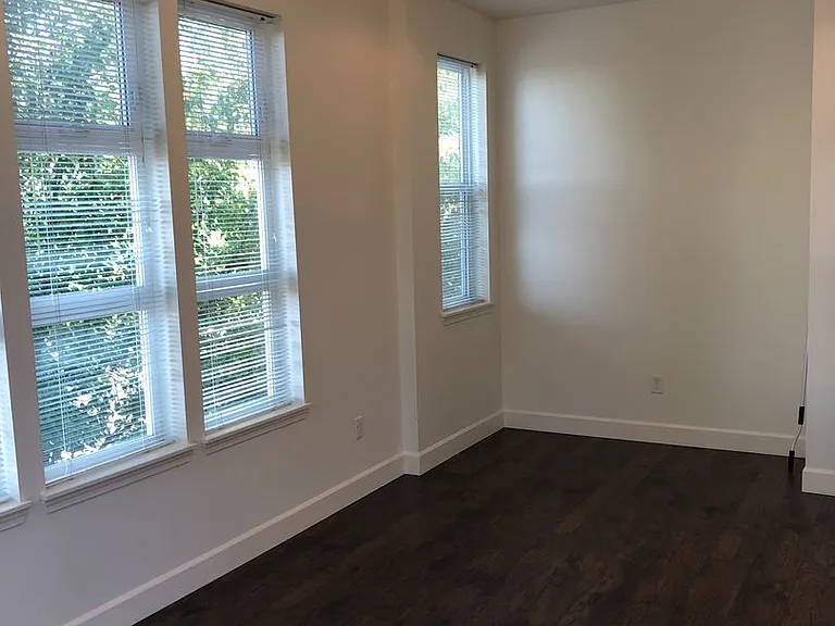 1100 & 1120 SE Sherman St — Photo 18