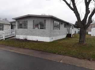 200 Spring Hill Dr, White Lake, MI 48386