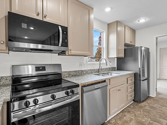 5th image of 251 Crossfield Rd