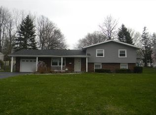 65 Centerwood Dr, Rochester, NY 14616