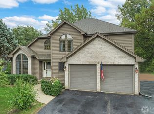 1187 Mallard Ct, Fox Lake, IL 60020