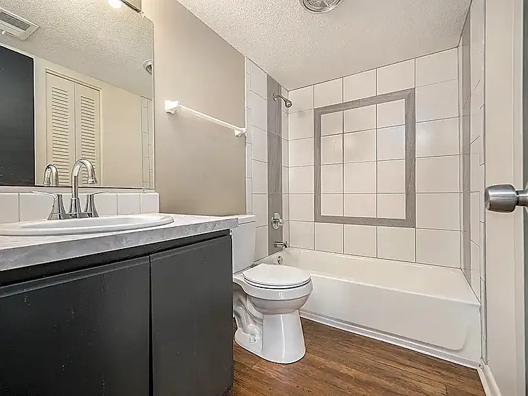 Blue Springs Apartments — Photo 24