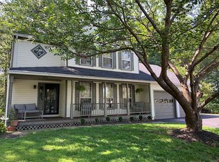9709 Stanton Hall Ct, Gaithersburg, MD 20882
