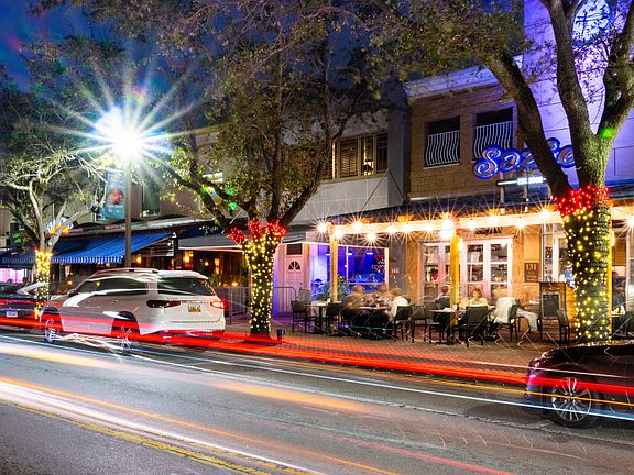 Minutes from Downtown Delray