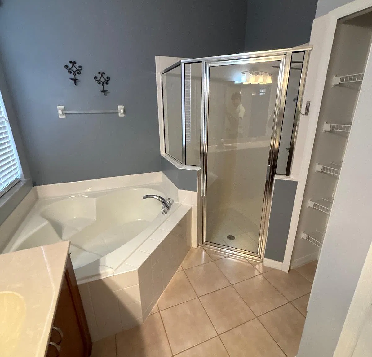4 bed, 2342 sqft, $3,500 — Photo 3