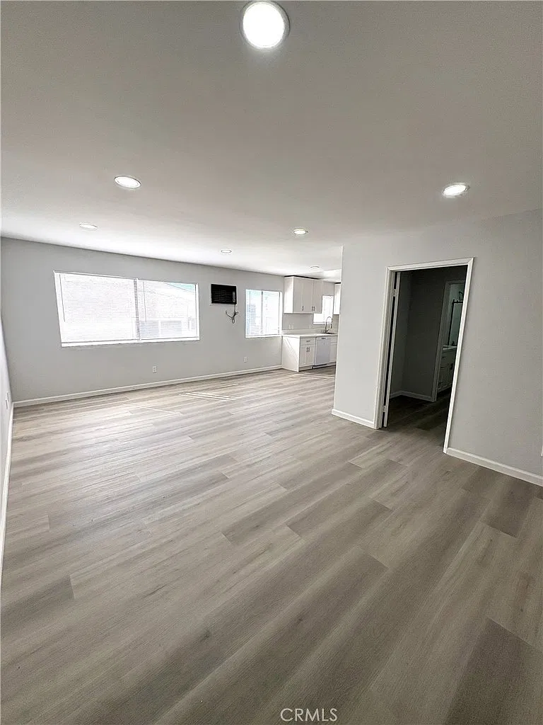 2 bed, 5004 sqft, $2,900 — Photo 3