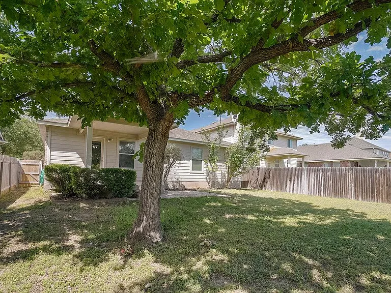 2724 Kickapoo Cavern Dr — Photo 23