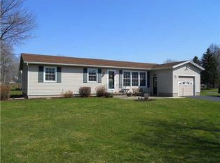 37 Jennie Ln, Gates, NY 14606