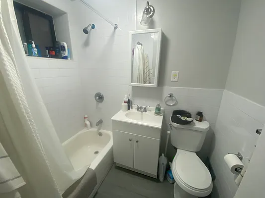Rented by Premier Metro Realty Corp | media 16