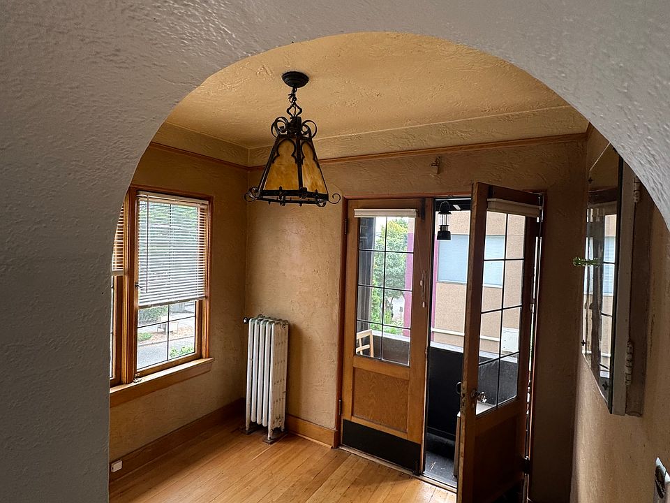 1st image of 711 NE 43rd St APT 4