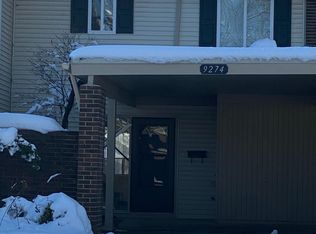 9274 Fernwood Dr, Olmsted Falls, OH 44138