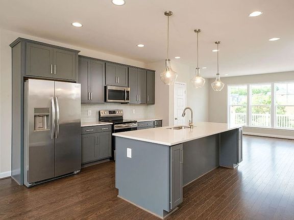 3rd image of 3466 Monterey Dr