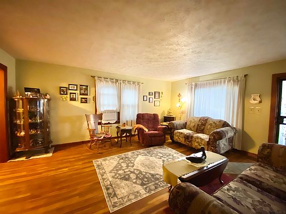 3rd image of 509 SE 1st St