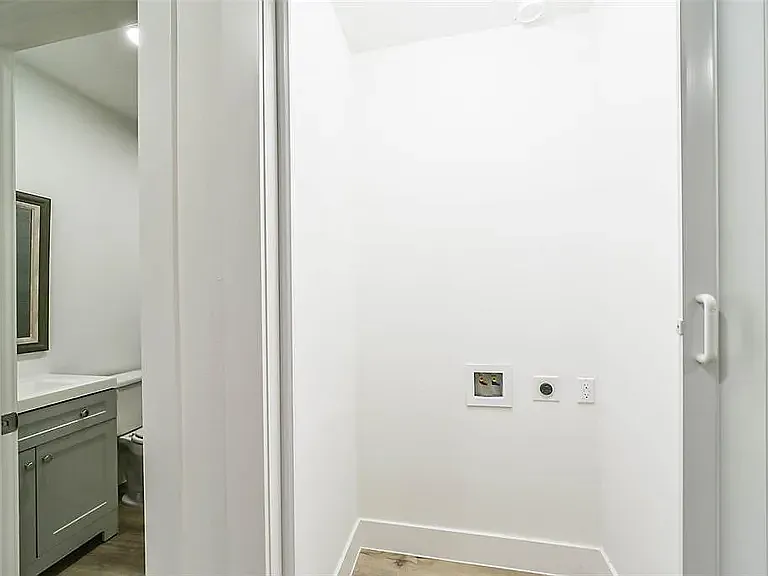 2705 Winbern St — Photo 8