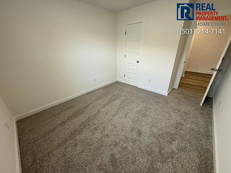 4340 Sloan Dr — Photo 13