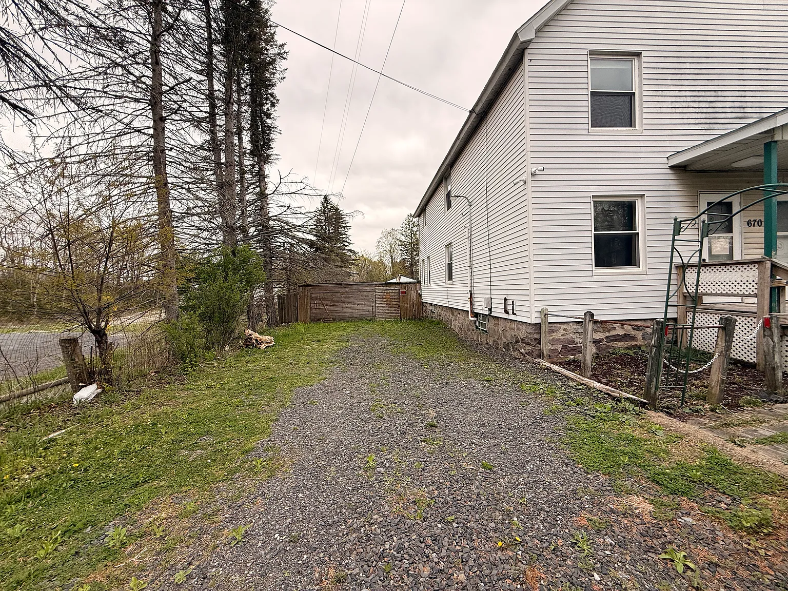 4 bed, 1.5 bath, 1600 sqft, $2,400 — Photo 3